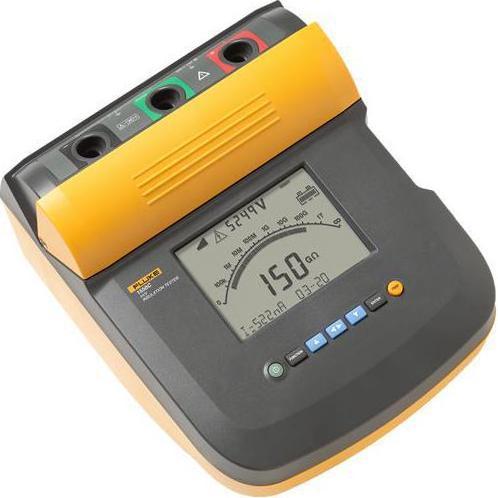 Sac de transport souple, CD-ROM FlukeView Forms Basic, Contrat de licence logicielle, Manuel d'utilisation sur CD-ROM, Câble USB-IR Guide d'installation, manuel en anglais, Câble de test avec pinces crocodiles, Carte d'enregistrement, Guide d'installation de FlukeView Forms, Manuel d'utilisation rapide, Pinces crocodiles robustes, Adaptateur infrarouge avec câble d'interface, Cordon d'alimentation