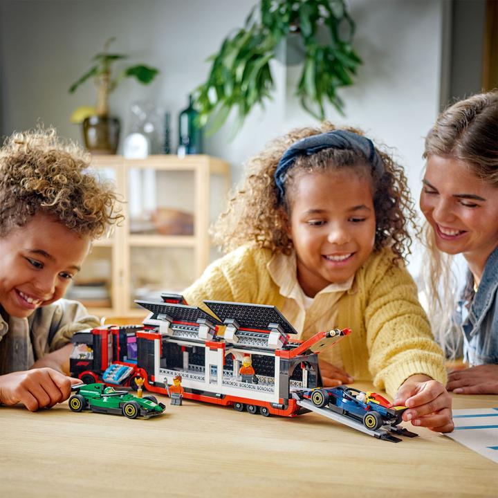 Produktbild LEGO F1 Transporter mit RB20 & AMR24 F1 Rennautos (60445, LEGO City)