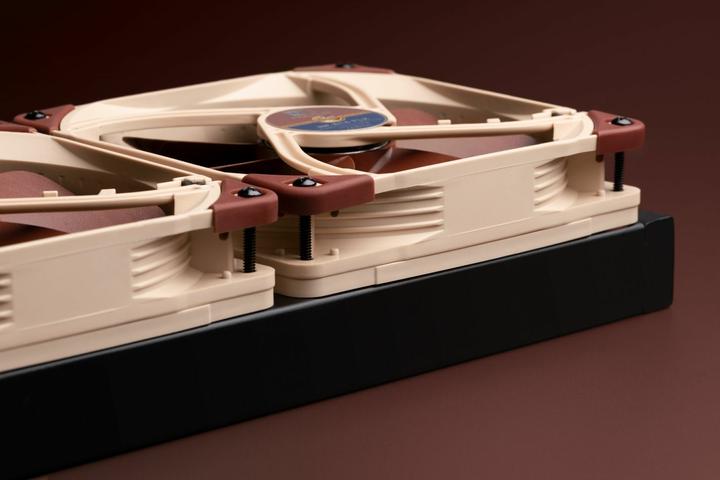Produktbild Noctua NA-IS1-14 Abstandhalter für 140-mm-Lüfter - 2er-Set