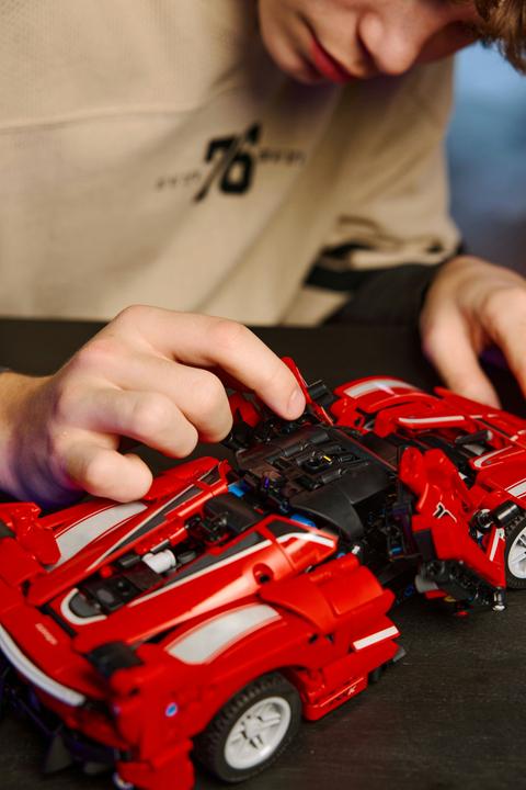 Actual product image LEGO Ferrari FXX K (42212, LEGO Technic)
