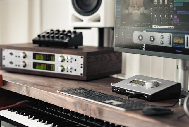 Produktbild Apollo x4 Gen2 Essentials+ (Thunderbolt)