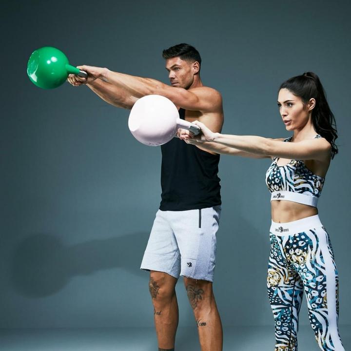 Produktbild Gorilla Sports Kettlebell Competition (1 x 8 kg, 1 x 12 kg, 1 x 16 kg, 1 x 20 kg, 1 x 24 kg, 1 x 28 kg, 1 x 32 kg, 1 x 40 kg)