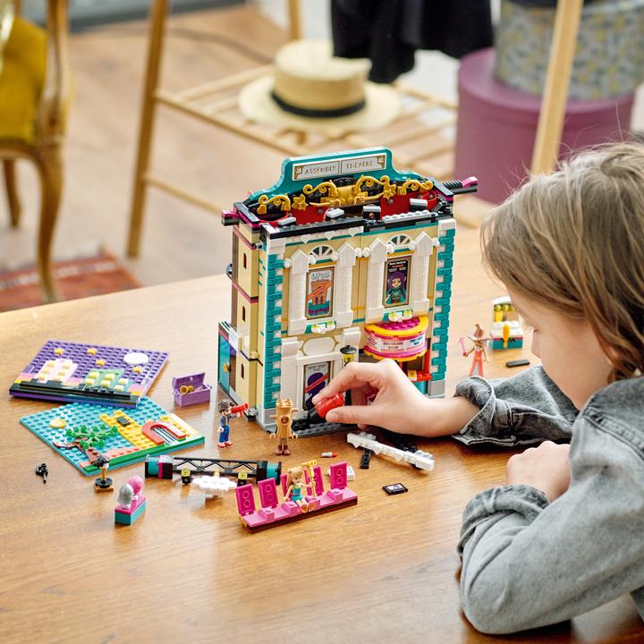 Produktbild LEGO Andreas Theaterschule (41714, LEGO Friends)