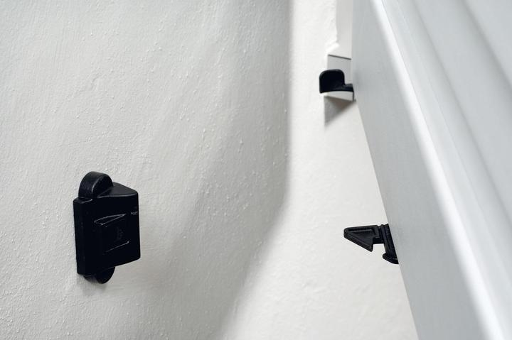 Produktbild Maco RUSTICO Komfort-Ladenhalter für Fenster selbstarretierend, links, schwarz (1 Stk.)