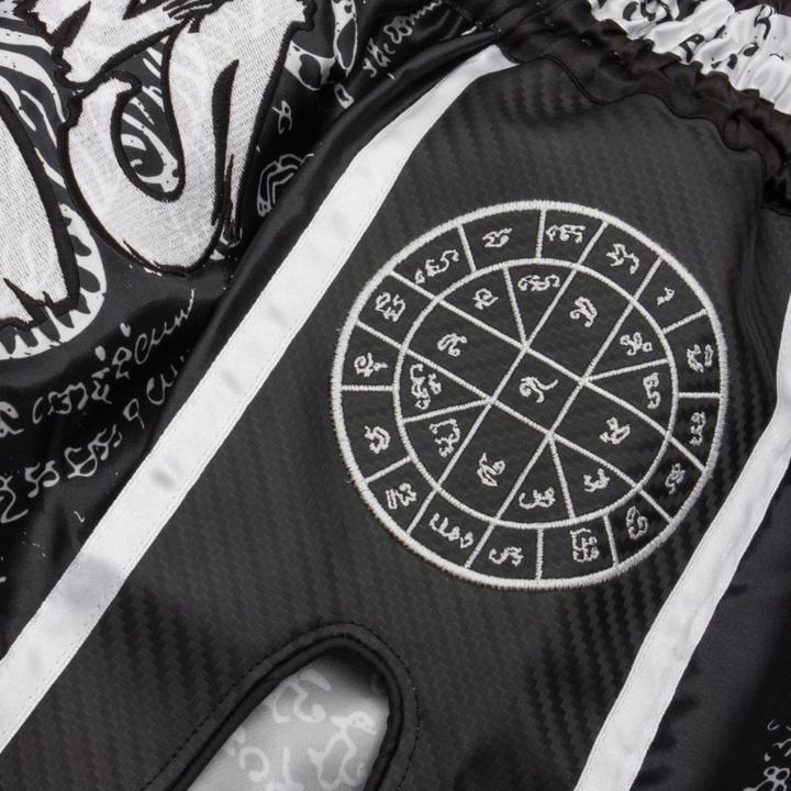 Image du produit 8Weapons 8 Weapons Muay Thai Shorts Carbon - Sak Yant Tigers (XXL)