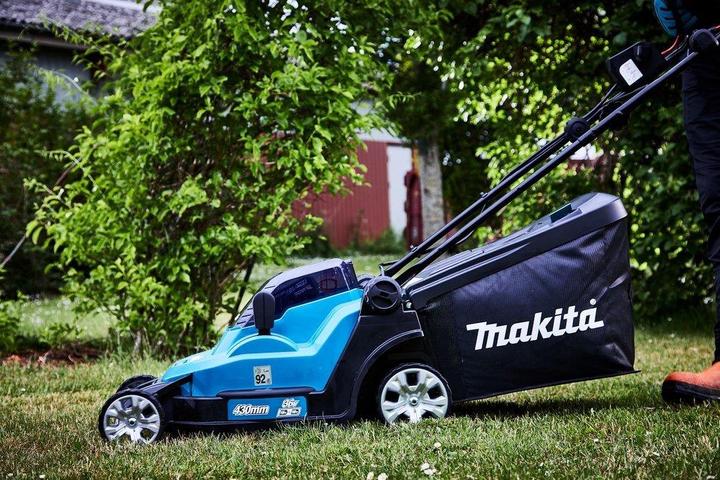 Actual product image Makita DLM432CT2 (Rechargeable battery operated)