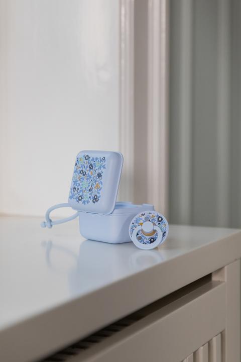 Immagine prodotto Bibs x Liberty Nuggi Box Camomilla prato blu baby (1 x)