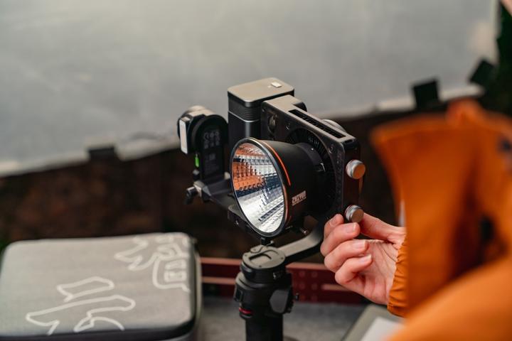Actual product image Zhiyun Molus X100 Pro Black (Studio light)