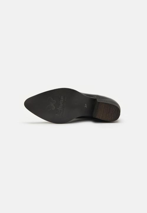 Actual product image Felmini The cowboy boot with heel from, is characterised by beautiful embroidery on the shaft (41)