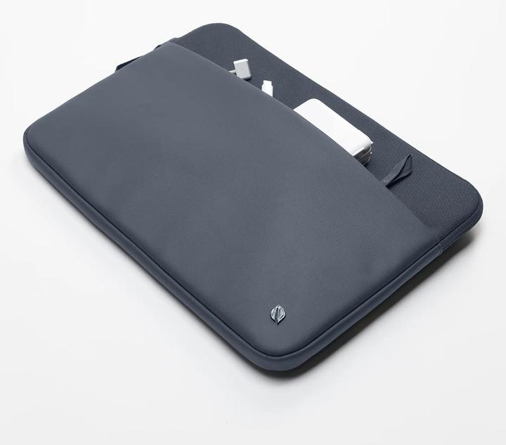 Actual product image Incase A.R.C. Sleeve for 16-inch Laptop - Navy (16", Universal)