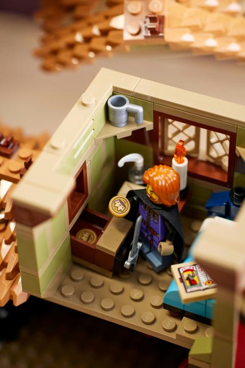Actual product image LEGO Medieval town square (10332, LEGO Icons, LEGO Rare Sets)