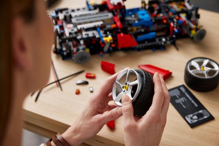Produktbild LEGO Ferrari Daytona (42143, LEGO Technic)