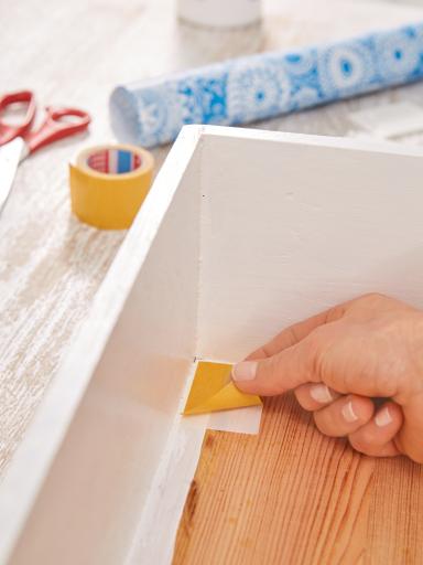 Image du produit tesa Clou adhésif pour papier peint & plâtre, 2kg de tenue, détachable sans trace & réutilisable, 2 clous