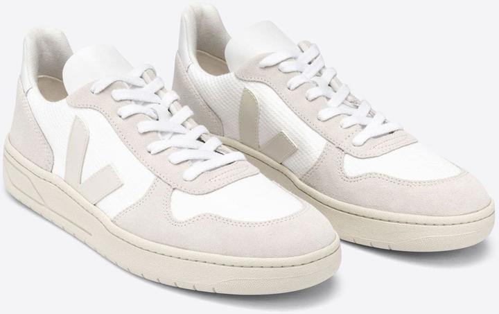 Actual product image Veja V-10 (40)