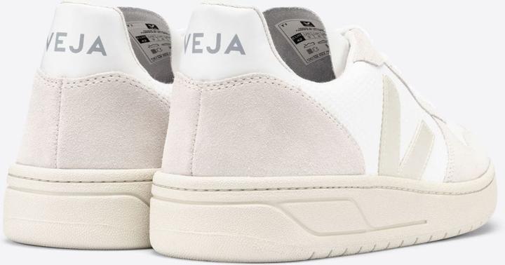 Actual product image Veja V-10 (40)