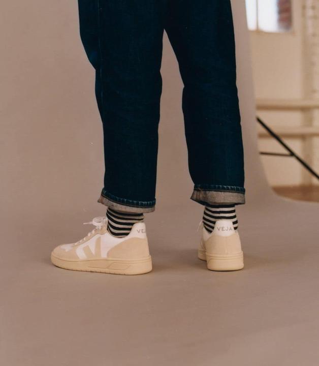 Actual product image Veja V-10 (40)