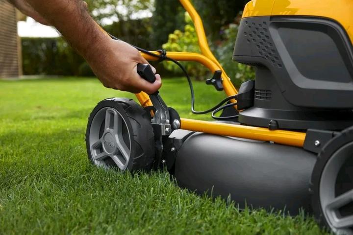 Actual product image Stiga Multiclip 547 AE Kit cordless lawn mower48 V 4 Ah (Rechargeable battery operated)