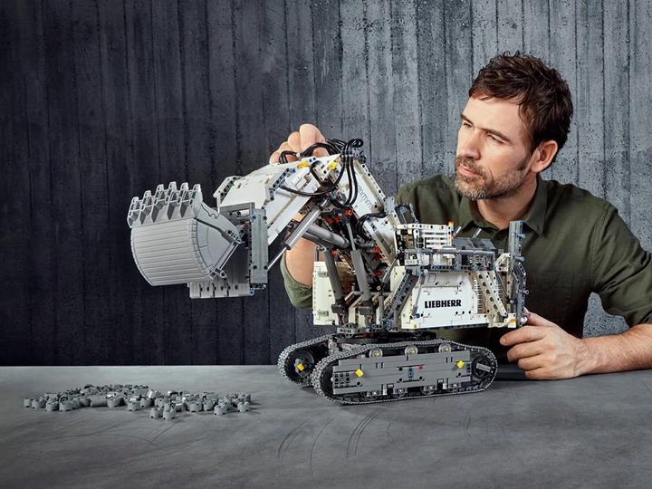 Produktbild LEGO Liebherr Bagger R 9800 (42100, LEGO Technic)