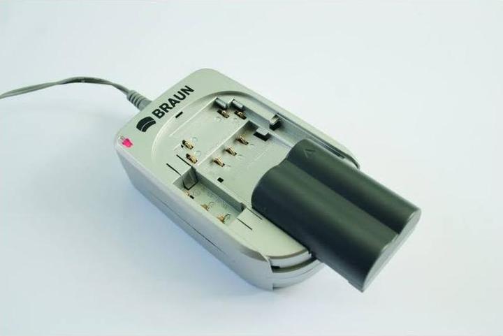 Actual product image Braun Photo BRAUN DSC SONY univerzÃ¡lnÃ Li-Ion nabÃjeÄka (Camera battery charger)