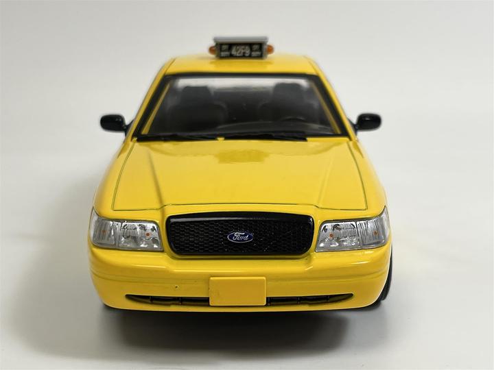 Immagine prodotto Greenlight Collectibles Greenlight 84173 Creed 1999 Crown Victoria Philly Taxi Modello diecast in scala 1:24