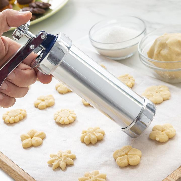 Actual product image InnovaGoods Biscuit dough dispenser and spray gun - 4 nozzles (Biscuit press)