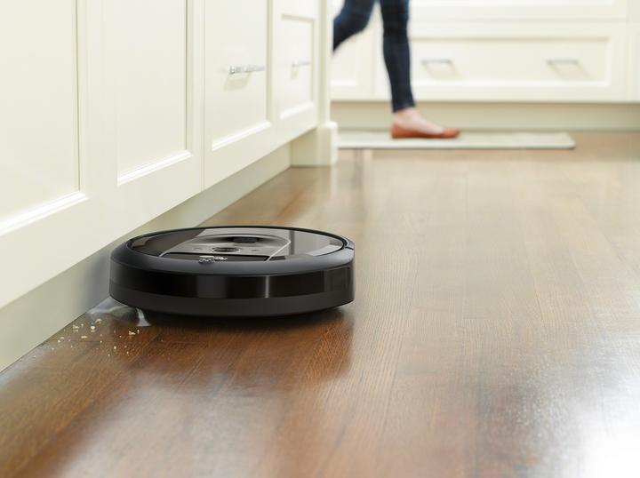 Produktbild iRobot Roomba i7+ Schwarz (Saugroboter)
