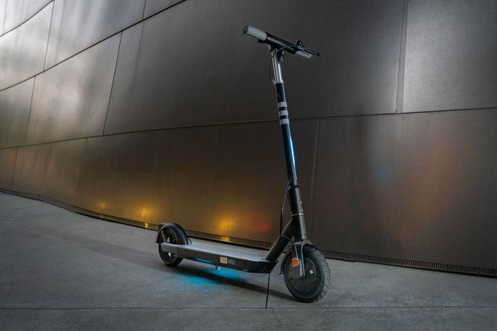 Produktbild Okai ES20 Neon (20 km/h, 40 km, 300 W)
