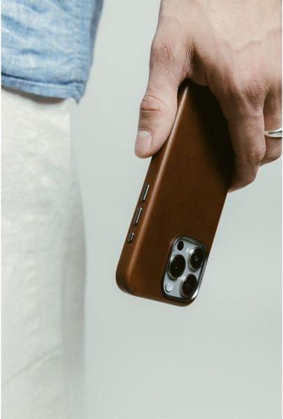 Produktbild Nomad Traditional Leather Case (Apple iPhone 16 Pro)