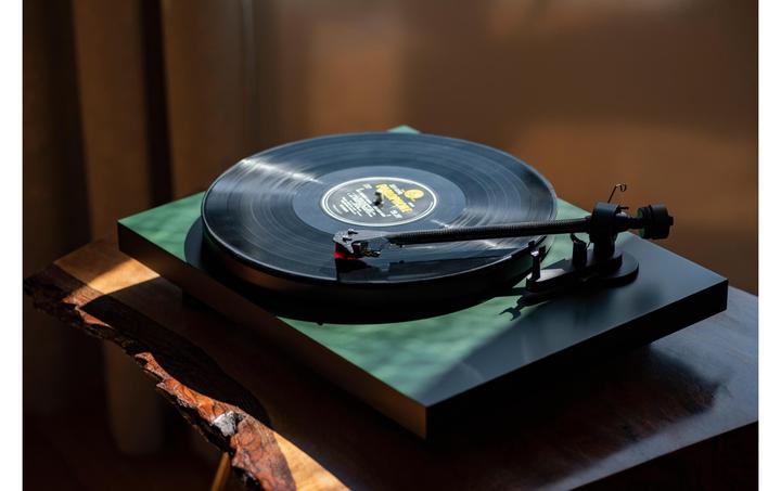 Actual product image Pro-Ject Debut Carbon Evo (Manual)