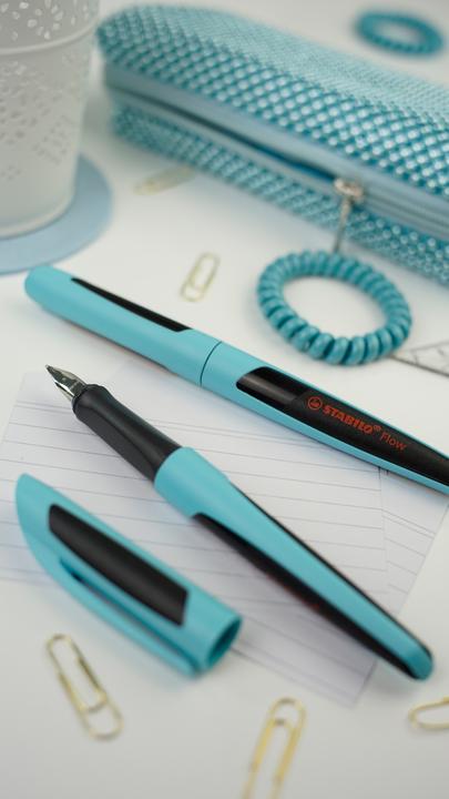 Produktbild STABILO Flow SPORTY Füller (Blau, Schwarz, 1 x)
