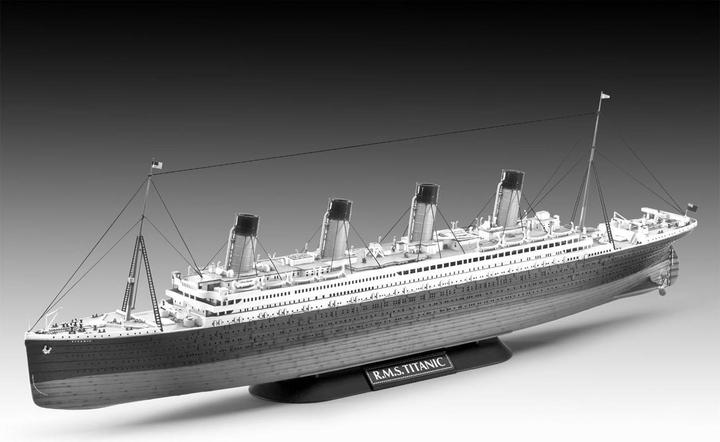 Actual product image Revell Gift set Titanic
