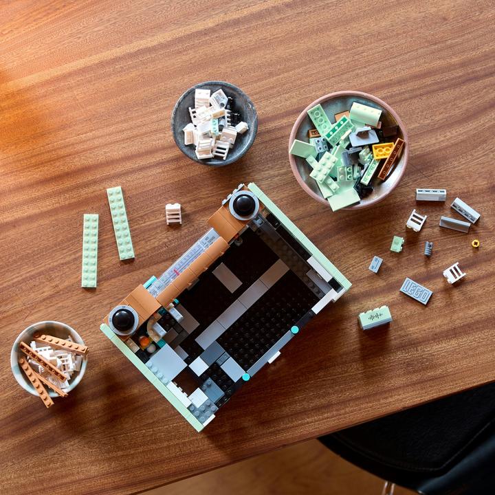 Image du produit LEGO Radio de poche rétro (10334, LEGO Icons, LEGO difficiles à trouver)