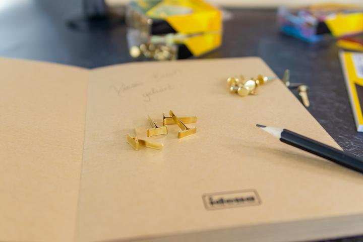 Actual product image Idena Flat head staples 50pcs., brass-plated (50 x)