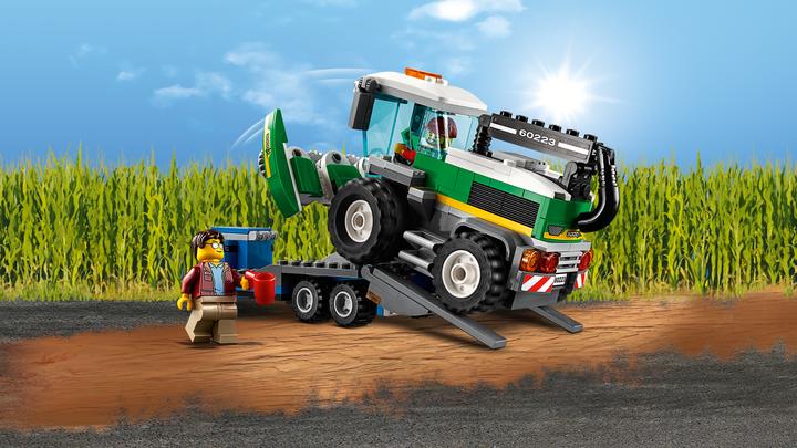 Actual product image LEGO Harvester Transport (60223, LEGO City)