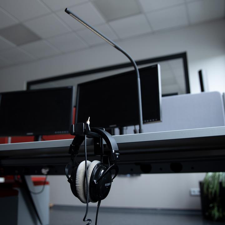 Actual product image Gravity HPHTC 01 Headphone holder for table mounting