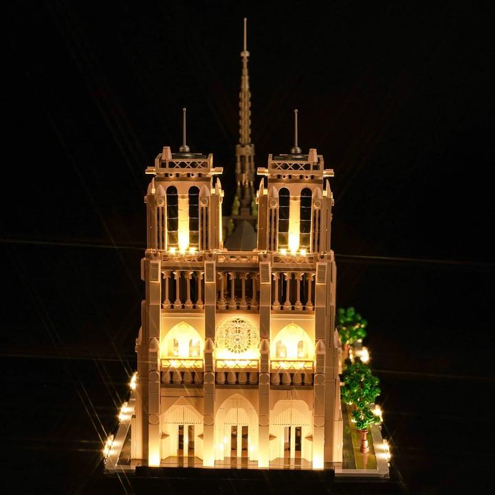 Produktbild BrickBling LED Licht Set für LEGO Notre-Dame de Paris (21061) inkl. Fernbedienung