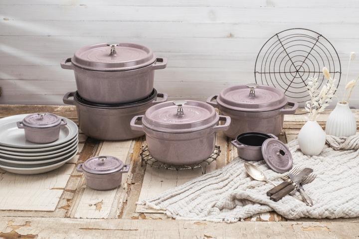 Produktbild Staub Mini Cocotte 10 cm, rund, Kirschblüte, Gusseisen (10 cm, Bräter + Schmortopf, Gusseisen)