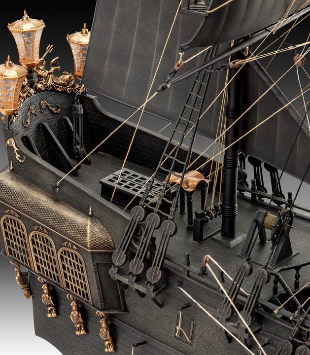 Actual product image Revell Black Pearl