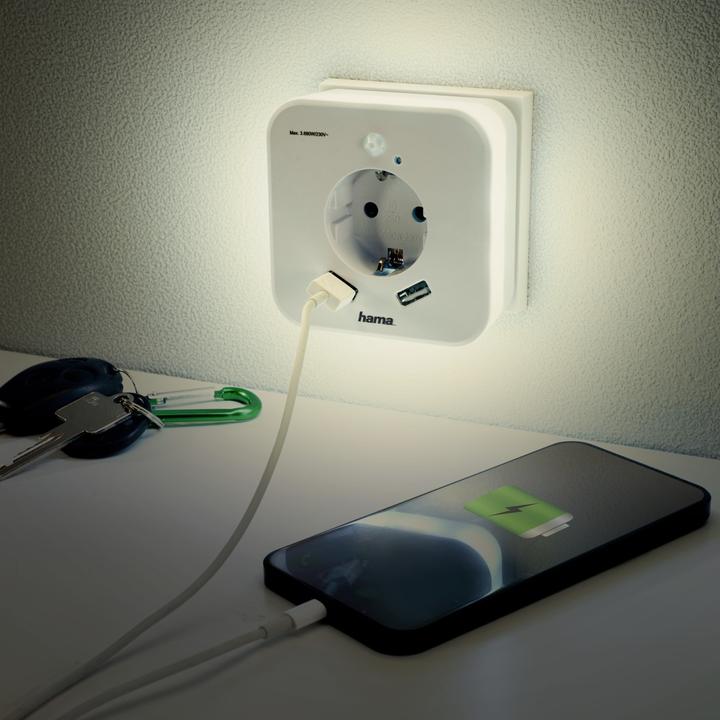 Actual product image Hama LED-Nachtlicht mit Steckdose, 2 USB-Ausgänge, Bewegungsmelder, Lichtsensor