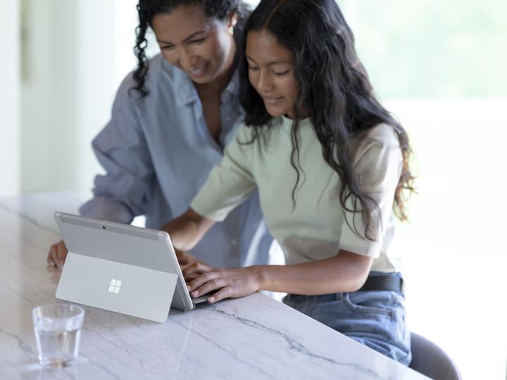 Produktbild Microsoft Surface Go 3 (10.50", Intel Pentium Gold 6500Y, 8 GB, 128 GB)