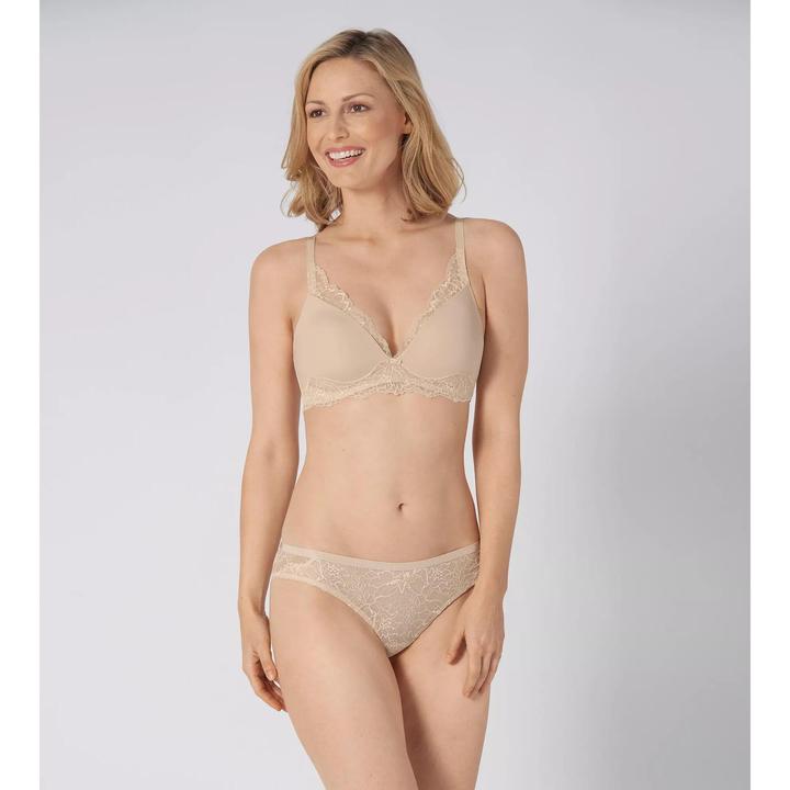 Actual product image Triumph Amourette Charm P cup bra without underwire (Single pack, 80 C)