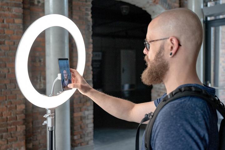 Actual product image Newell Ring Light RL-18A - Artic White (Ring light)