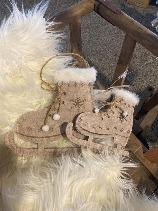 Actual product image GuGus Hanger decoration ice skate Felt with snowflakes decorated, white hem Shoelaces