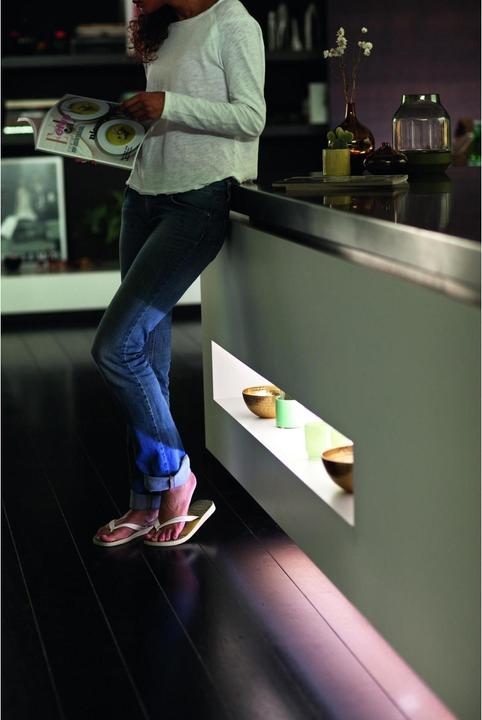 Immagine prodotto Philips Hue Lightstrip Plus (RGBW, 200 cm, Interno)