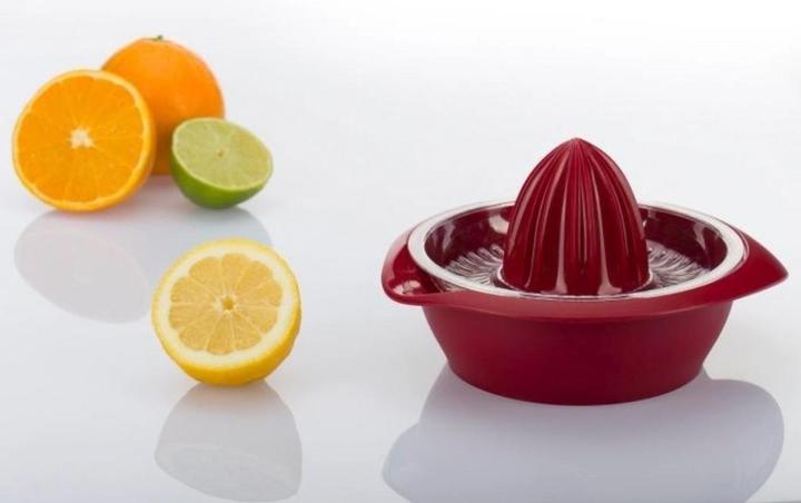 Actual product image Westmark Citrus juicer made of plastic in colour red, 0,5 l, Ø 16,5 cm (EU plug)