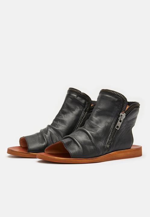 Actual product image Felmini The wide fit CAROLINA W095 combines style and comfort and has been specially designed for people who (41)