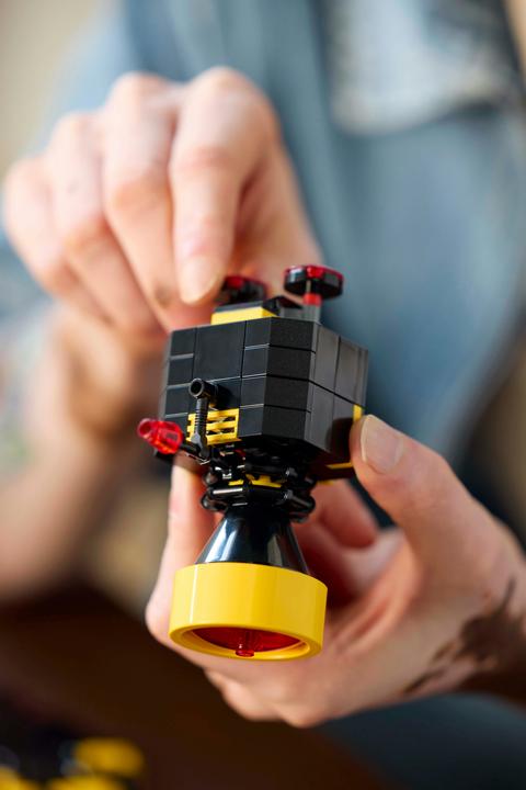 Produktbild LEGO Blacktron Renegade (10355, LEGO Icons, LEGO Seltene Sets)