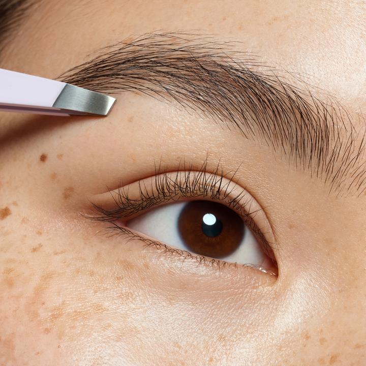 Image du produit essence BROW TWEEZER pince à épiler pour sourcils