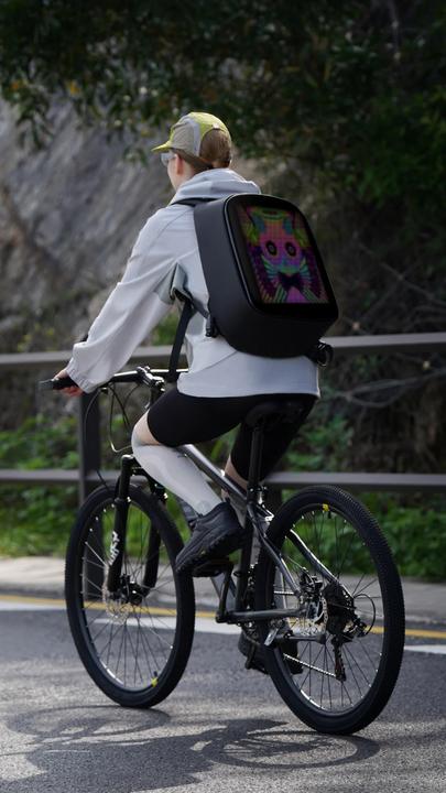 Image du produit Carbon Tech Cyber AI Rucksack mit integriertem LED-Display