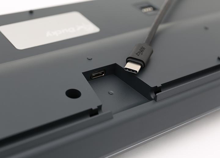 Produktbild Ducky One 2 Skyline (DE, Kabelgebunden)